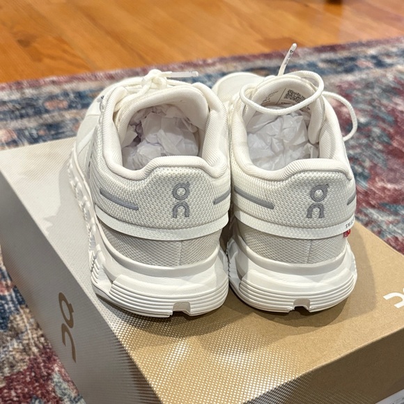 On clouds white sneakers size 6 - Picture 4 of 9